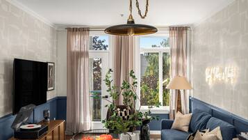 Smart TV, books, music library, stereo