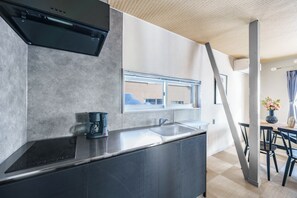 Apartment | Private kitchen | Fridge, microwave, stovetop, rice cooker - THE CRANE SANCTUARY KAMIFURANO (Kamifurano)