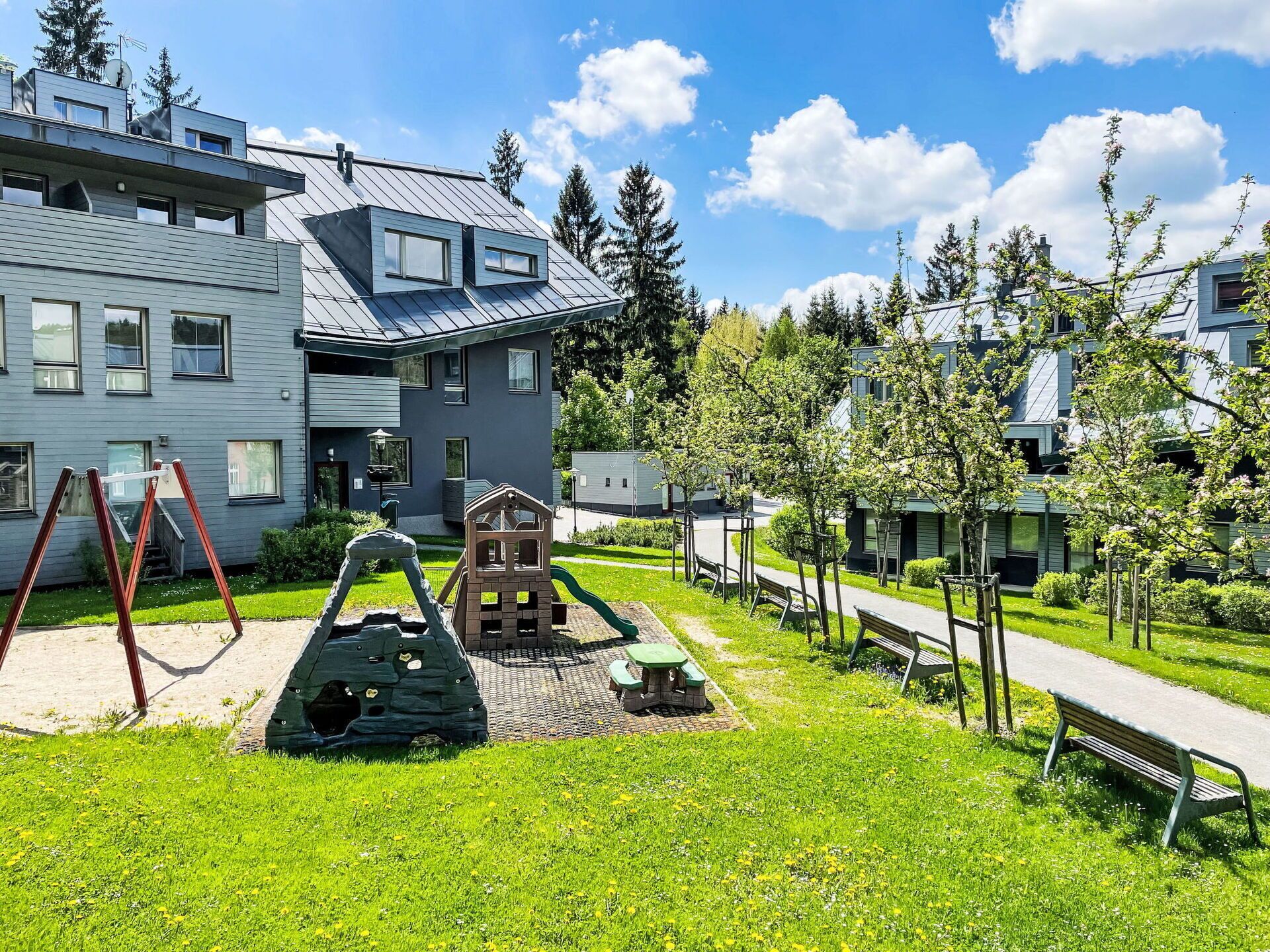 Domicile, Zone Résidentielle, Chalet, Biens, Jardin, Cour, Aménagement Paysager, Siding, Allée