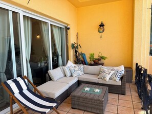 Terrace/patio - Beachfront West Bay 2BR Condo: Reef Snorkel Paradise! (Coxen Hole)