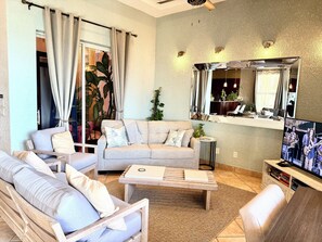 Smart TV, books, printers - Beachfront West Bay 2BR Condo: Reef Snorkel Paradise! (Coxen Hole)