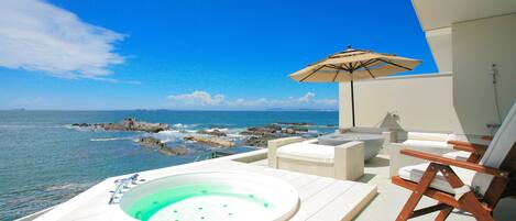 Tina de hidromasaje al aire libre