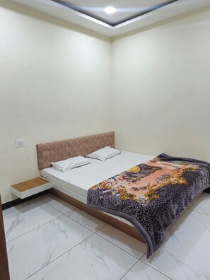 Economy Room - Shriram Mantra Sadhana Peeth Aashram (Ujjain)