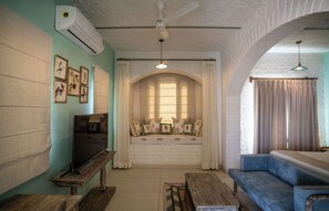 Villa Room with Private Pool | In-room safe, desk, laptop workspace, free WiFi - Kadamb Bagh (Rajgarh)