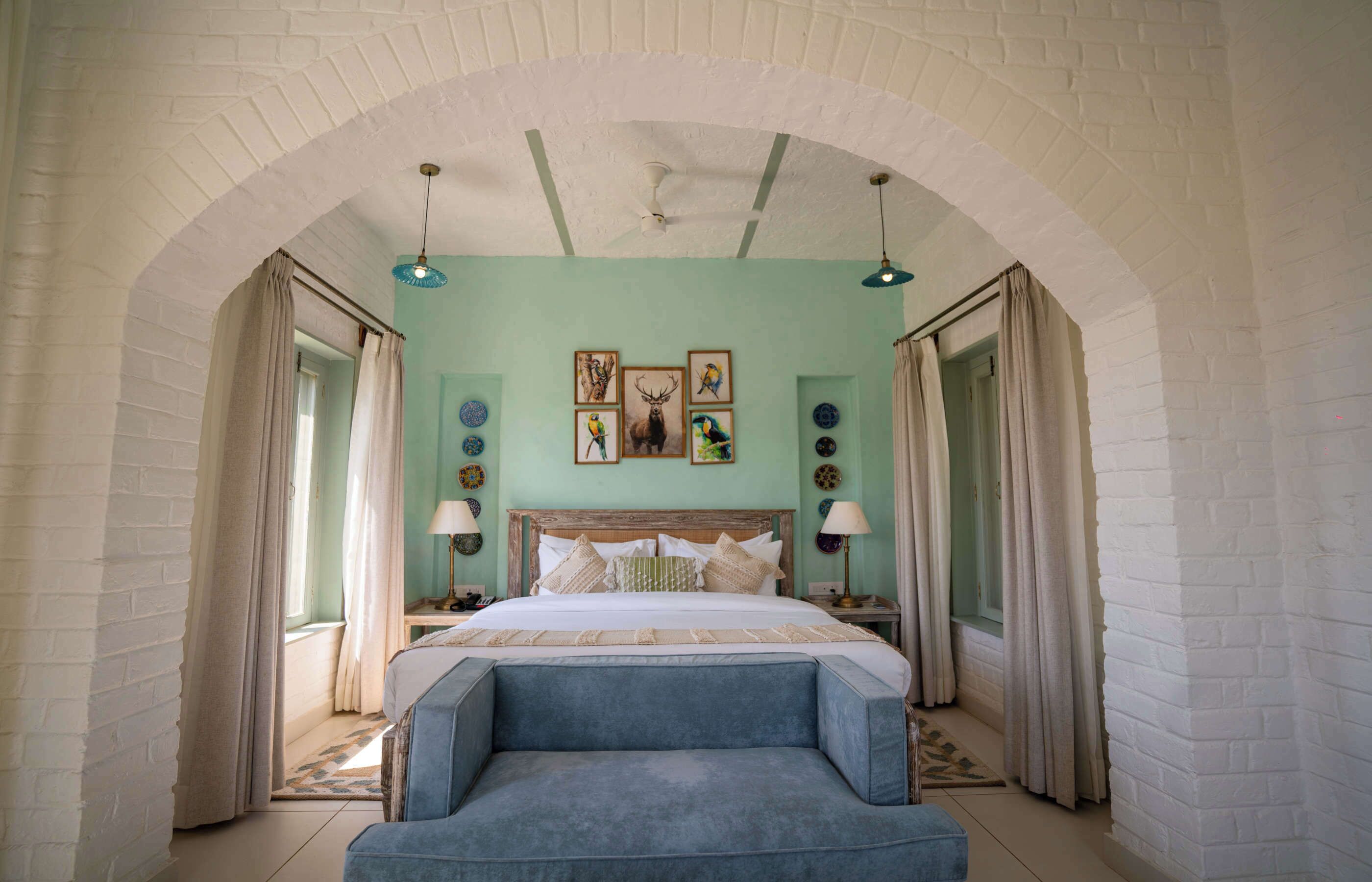 Phòng Cao cấp, ban công, quang cảnh hồ bơi | Két bảo mật tại phòng, bàn, khu vực làm việc phù hợp cho laptop 