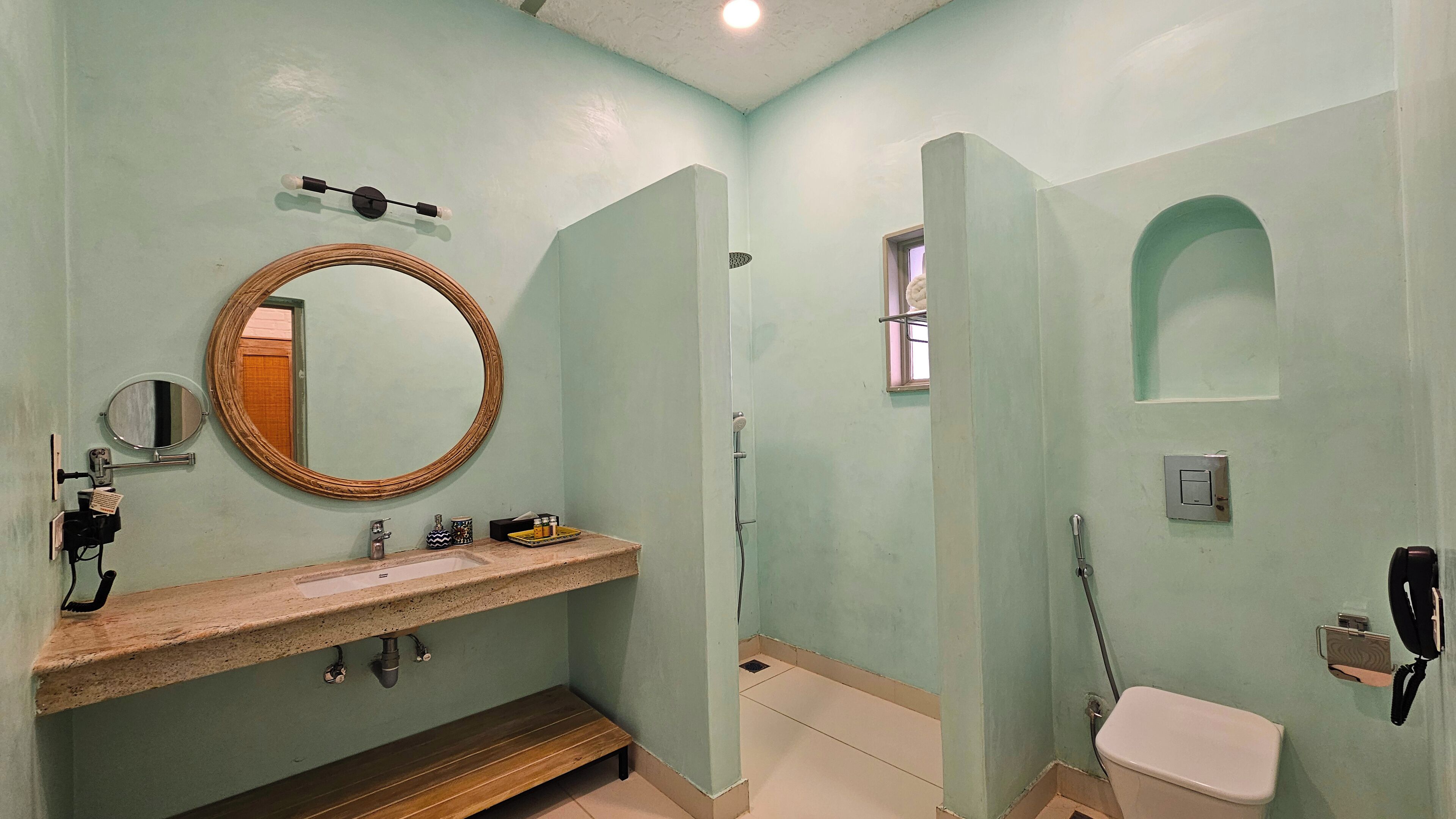 华丽双人房, 阳台, 山景 | 浴室 | 淋浴设施、免费洗浴用品、吹风机、拖鞋