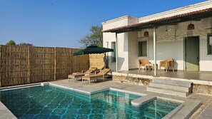 Luxury-Doppelzimmer, Balkon, Poolblick | Pool