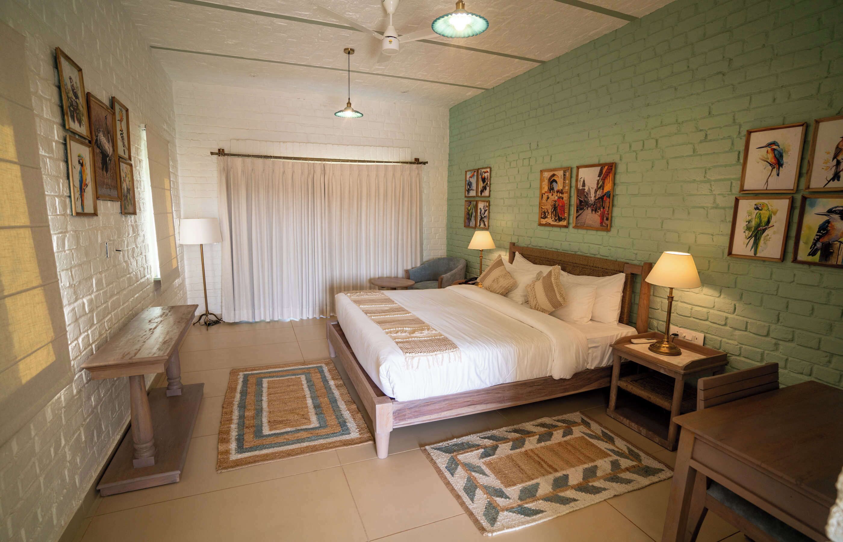 Phòng Deluxe, quang cảnh vườn | Két bảo mật tại phòng, bàn, khu vực làm việc phù hợp cho laptop 