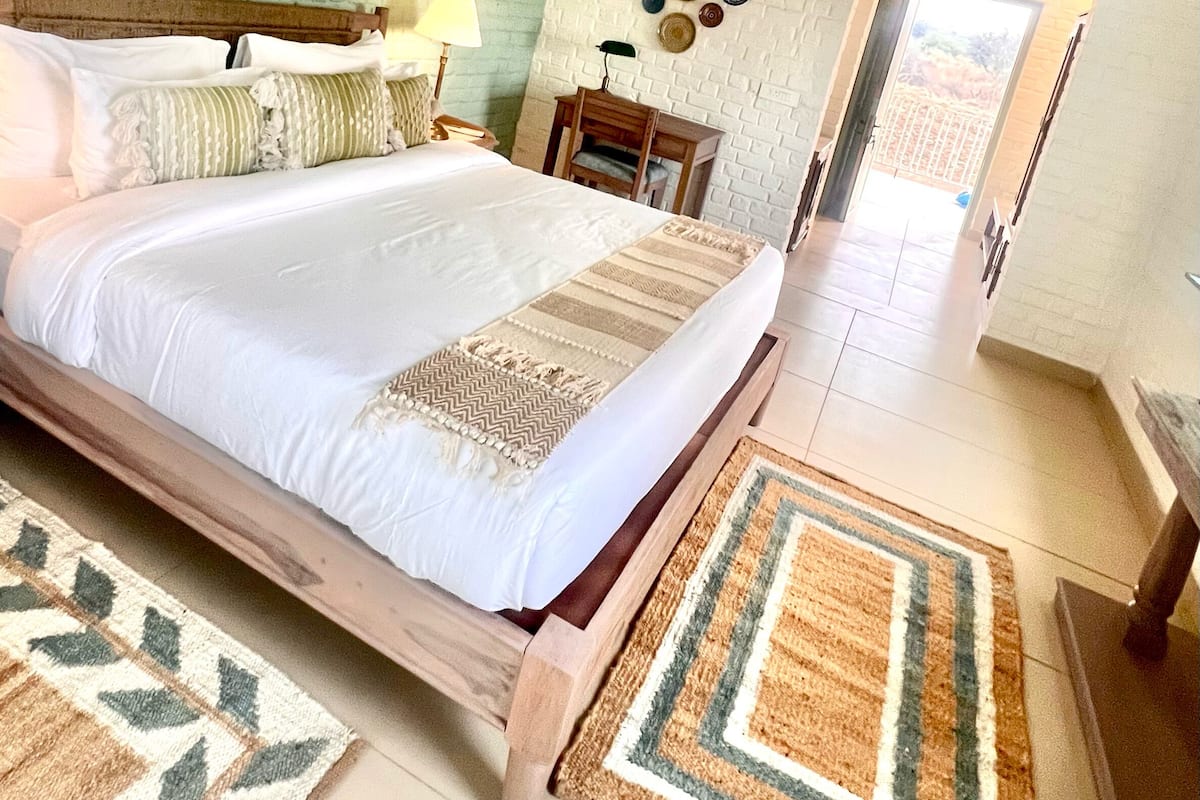 Caja de seguridad en la habitación y escritorio