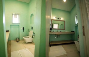 Villa Room | Bathroom | Shower, free toiletries, hair dryer, slippers - Kadamb Bagh (Rajgarh)