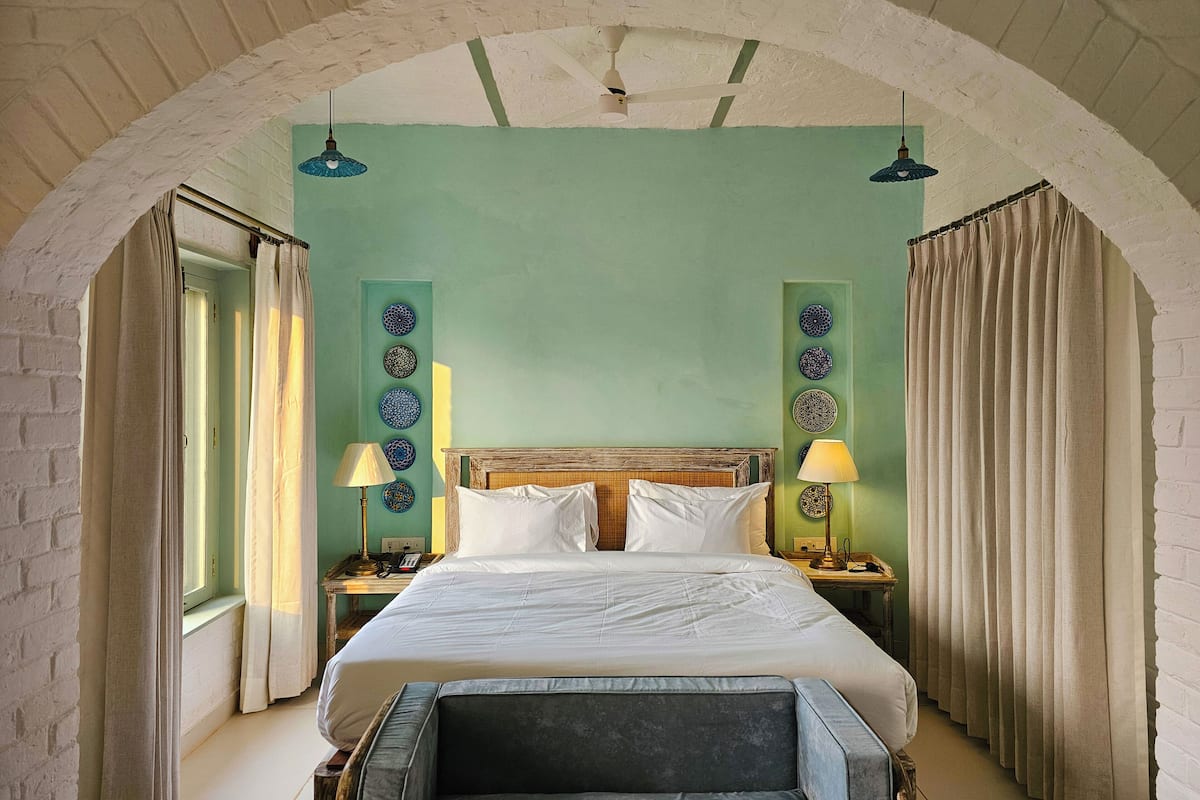 Caja de seguridad en la habitación y escritorio