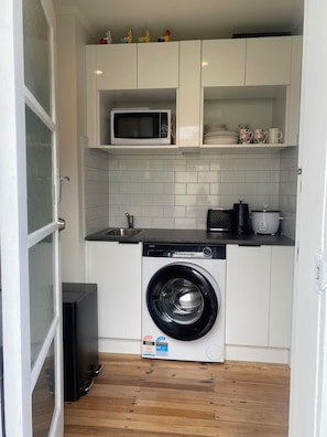 Private kitchen - Petite Studio in Seaside Devonport | Auckland (Auckland)