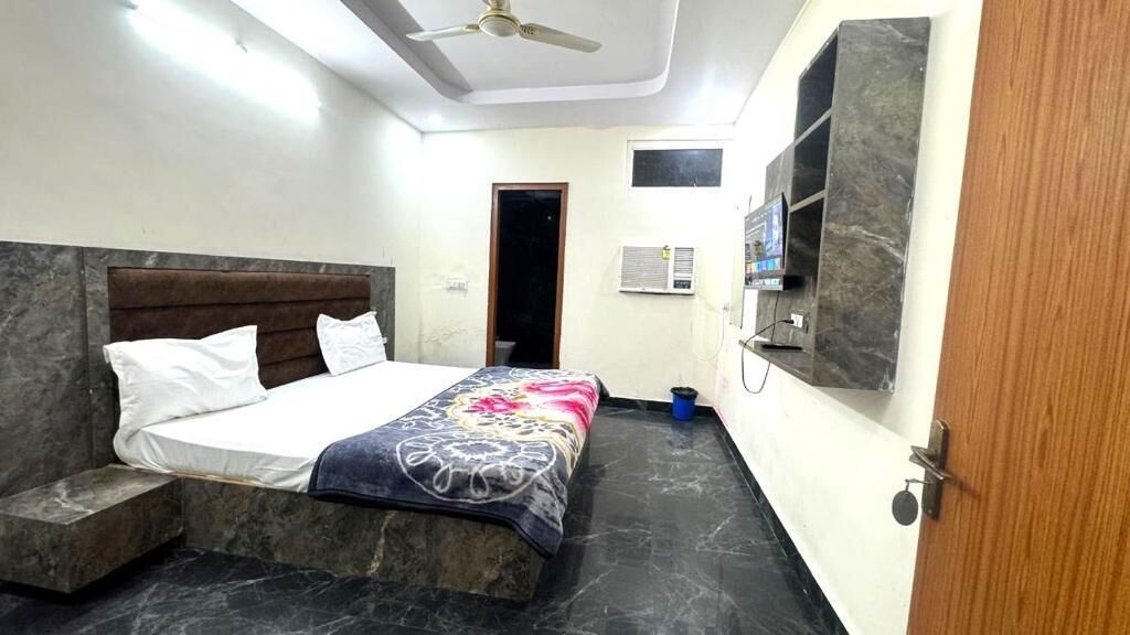 Deluxe Double Room | Free WiFi