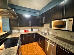 Private kitchen - Spacious Condo in Downtown Honolulu perfect for groups up to 10 with Lanai! (Honolulu)