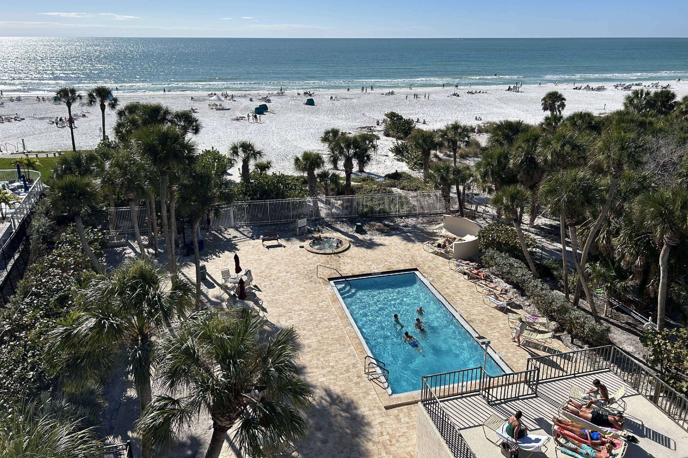 حمّام سباحة مُدفَّأ