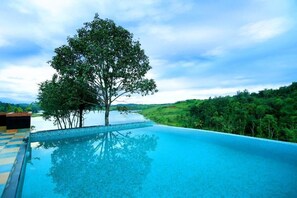 Outdoor pool - Vista Del Lago Wayanad (Sulthan Bathery)