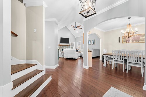 Liv Luxe- Tuscaloosa Rental with a deluxe outdoor entertainment area!