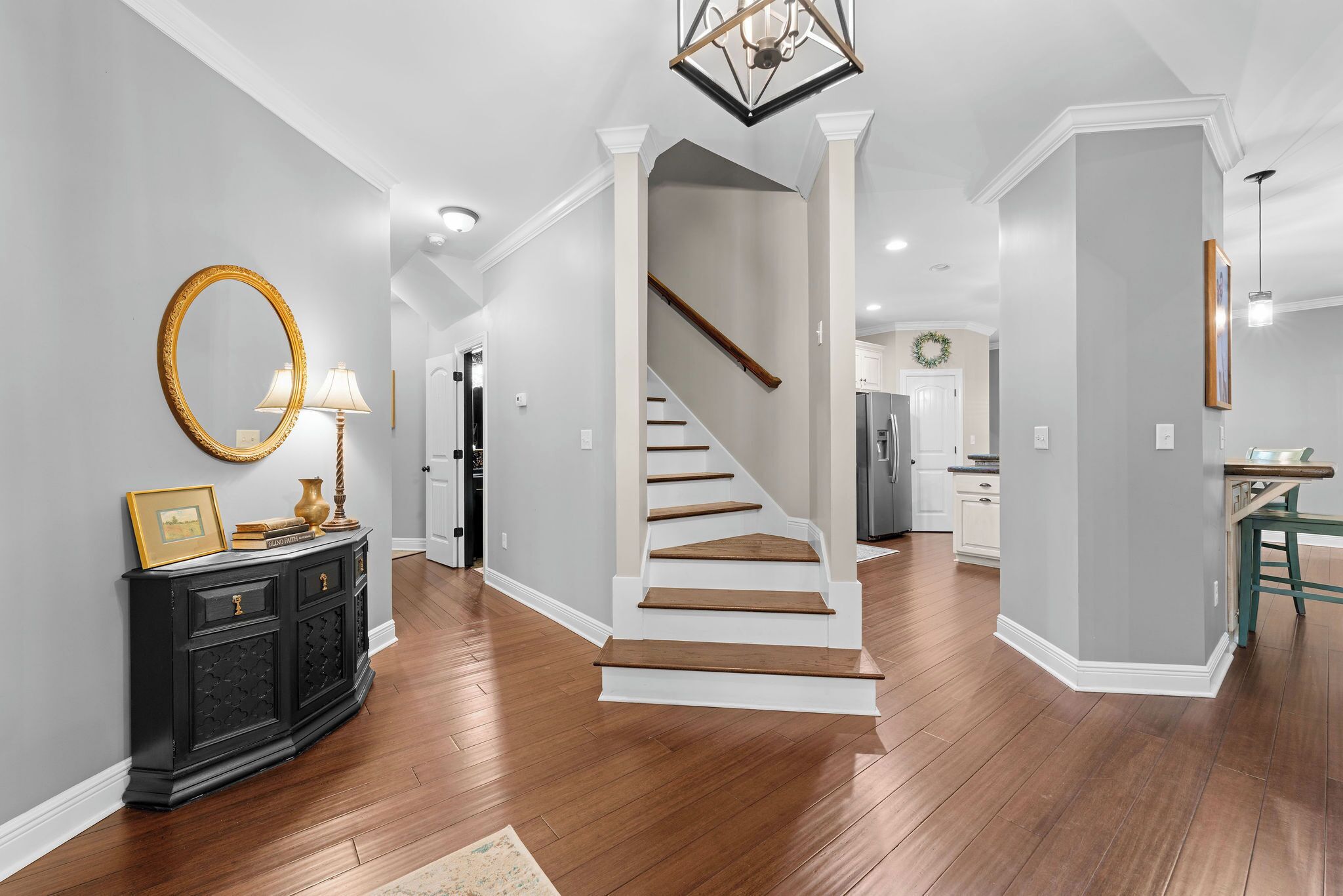 المنشأة من الداخل