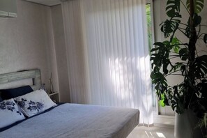 3 makuuhuonetta, työpöytä, silitysrauta/-lauta, ilmainen Wi-Fi