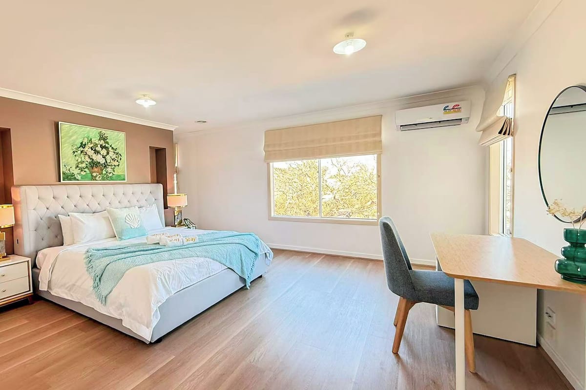 Hus - utsikt mot trädgården | Strykjärn/strykbräda och gratis wi-fi