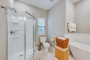 Hair dryer, towels - 1 Mi to FSU: Group-Friendly Midtown Getaway! (Tallahassee)