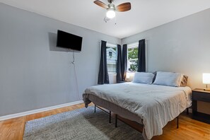 3 bedrooms, iron/ironing board, free WiFi, bed sheets