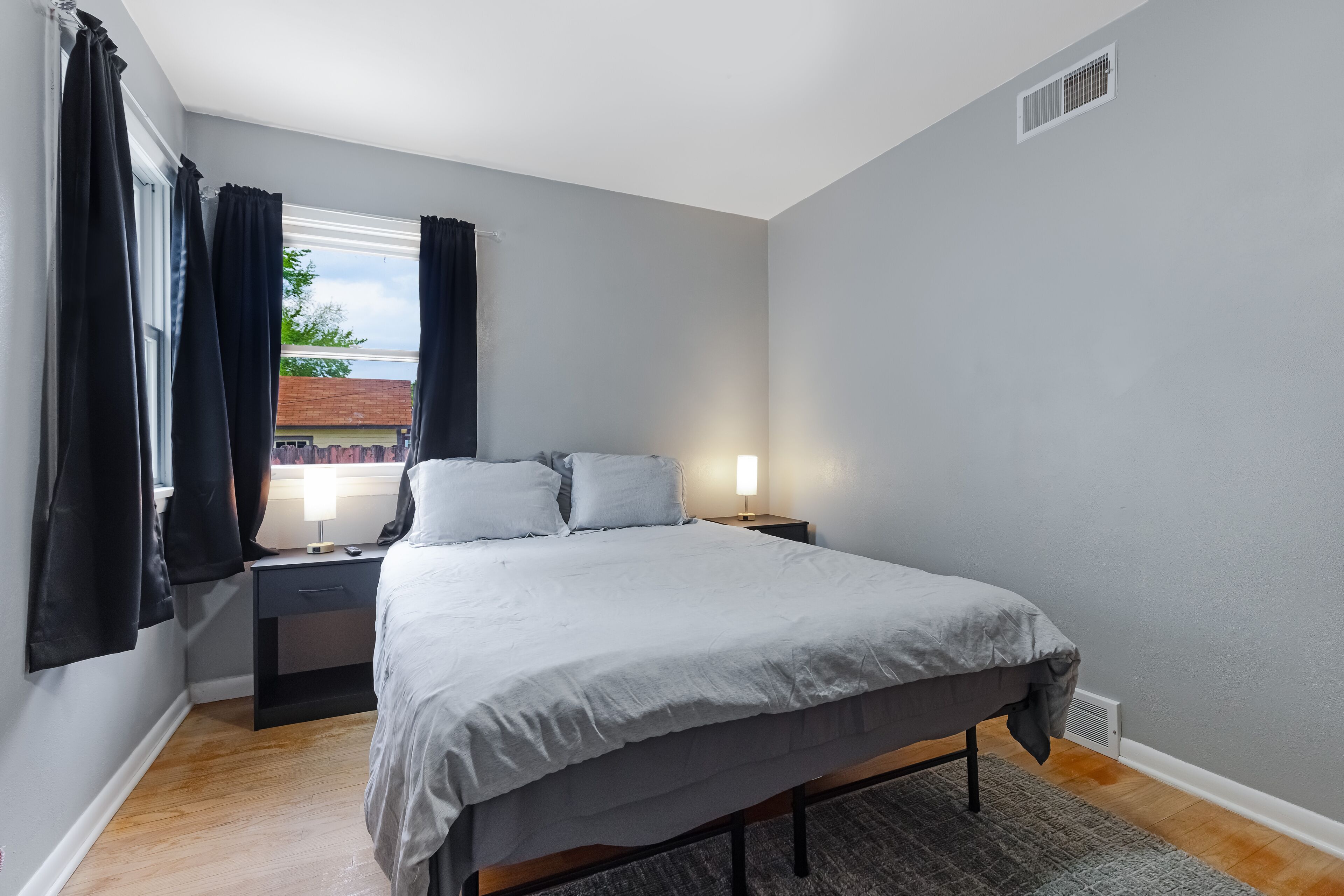 3 chambres, fer et planche à repasser, accès au Wi-Fi (inclus)