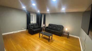 Smart TV, futbolito y tenis de mesa