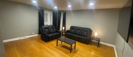 TV connectée, baby-foot, table de tennis de table