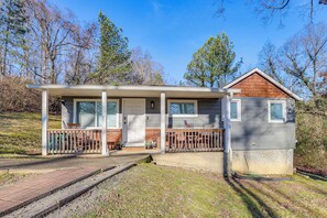 Exterior - 5 Mi to Dtwn Chattanooga: Modern Family Getaway (Chattanooga)