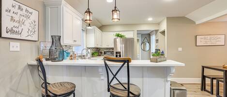 Fridge, microwave, stovetop, dishwasher