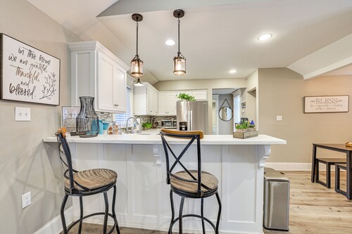 5 Mi to Dtwn Chattanooga: Modern Family Getaway