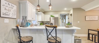 5 Mi to Dtwn Chattanooga: Modern Family Getaway