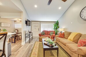 TV, books - 5 Mi to Dtwn Chattanooga: Modern Family Getaway (Chattanooga)