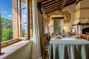 Dining - Welcoming country house in Tuscany Beautiful, private fenced-in pool Wine, oil and Chianina beef... (Montenero)