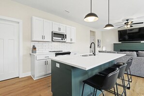 Private kitchen - Elegant 4Bed/3Baths Corporate Home with EV Charger for Travelling Professionals (Wichita)