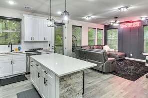 Interior - Treehouse Escape in Tahitian Village (Bastrop)