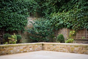 House | Property grounds - Kensington Five-Bedroom Townhouse (London)