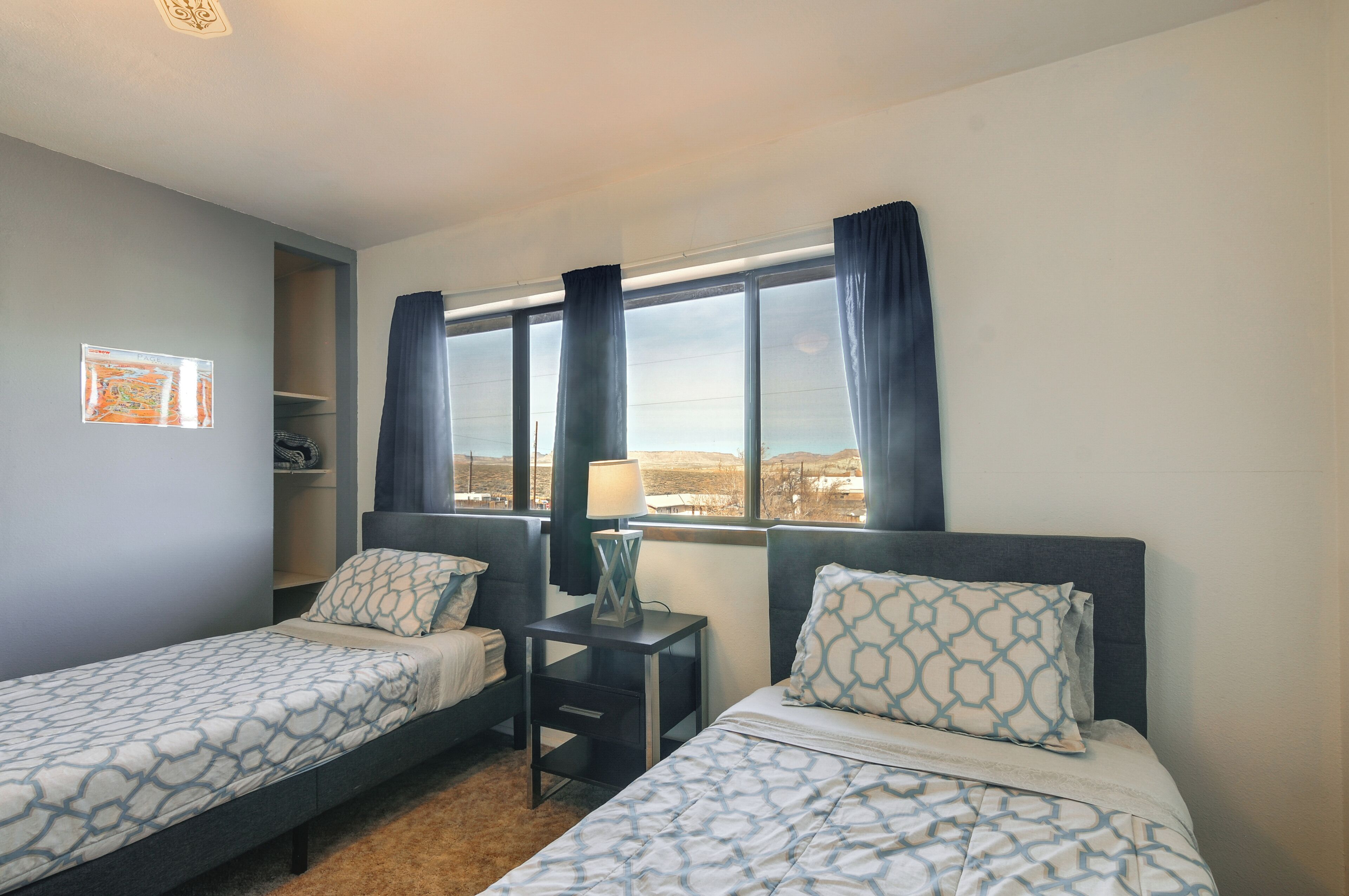 2 bedrooms, desk, iron/ironing board, internet