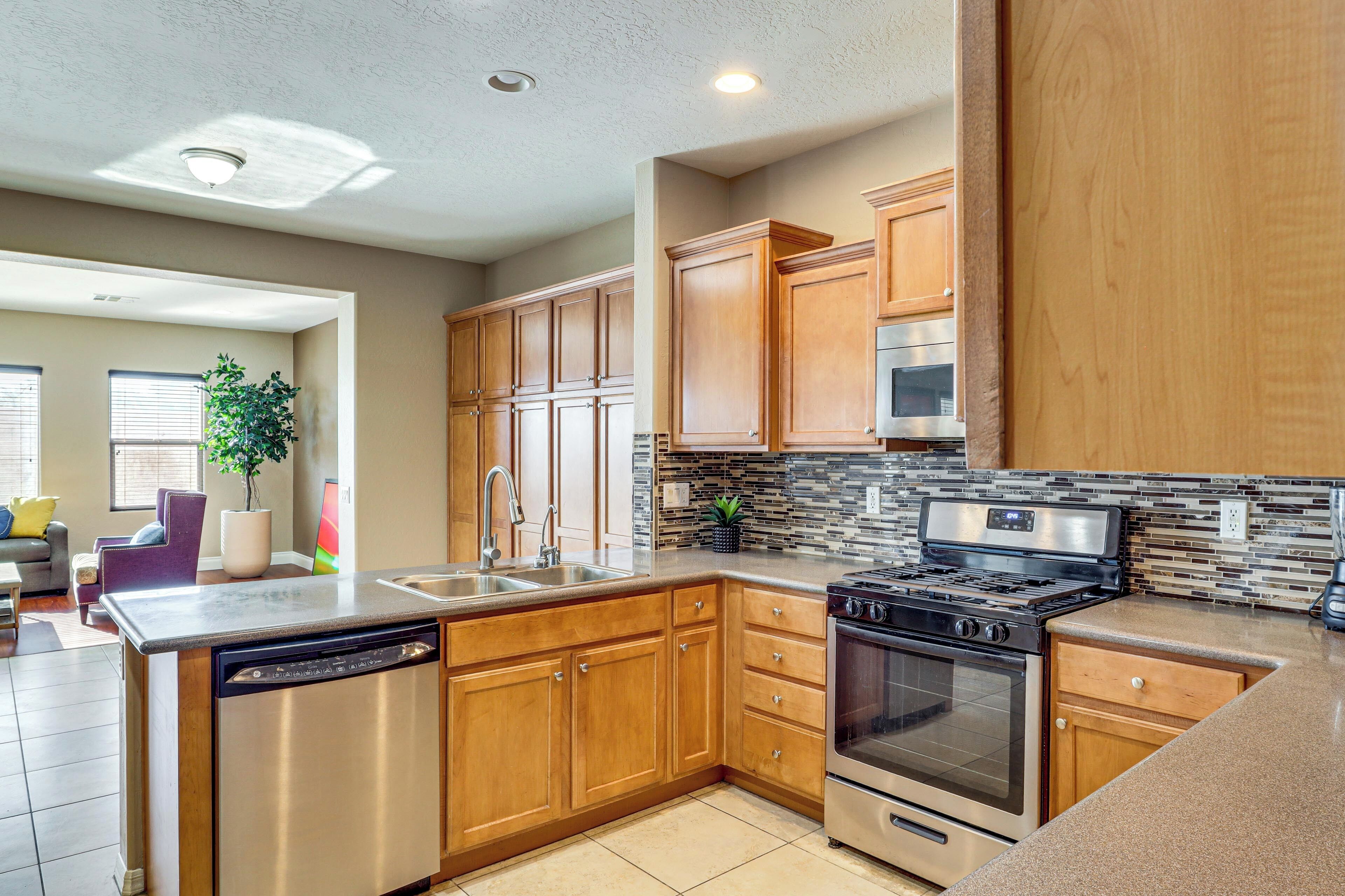 Fridge, microwave, stovetop, dishwasher