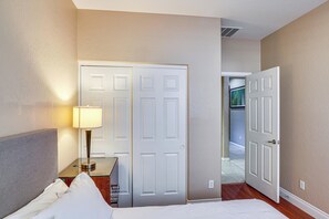 4 bedrooms, desk, Internet, bed sheets - Golf, Work & Explore: Las Vegas Gem w/ Pool Access (Las Vegas)