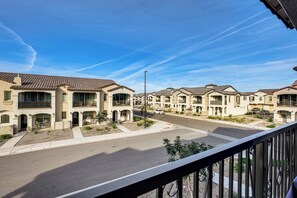 Property grounds - Snowbird Escape w/ Pool, 7 Mi to Dtwn Gilbert! (Gilbert)