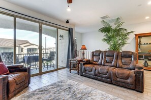 TV - Snowbird Escape w/ Pool, 7 Mi to Dtwn Gilbert! (Gilbert)