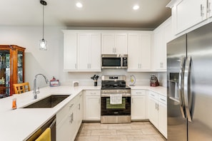 Coffee/tea maker, fridge, microwave, stovetop - Snowbird Escape w/ Pool, 7 Mi to Dtwn Gilbert! (Gilbert)