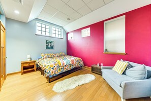 2 bedrooms, internet, bed sheets - Long-Term Stay in Milwaukee! Pet-Friendly Condo (Milwaukee)