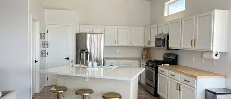 ميكروويف، فرن، موقد طهي مسطح، غسالة أطباق