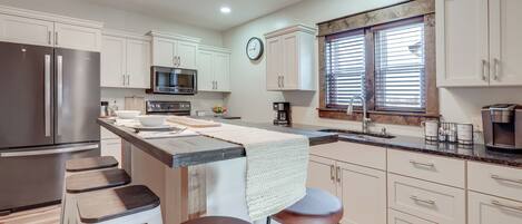 Fridge, microwave, stovetop, dishwasher