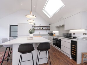 Dishwasher, high chair - 2 bedroom accommodation in Reepham (Reepham)