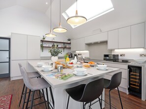Dishwasher, high chair - 2 bedroom accommodation in Reepham (Reepham)