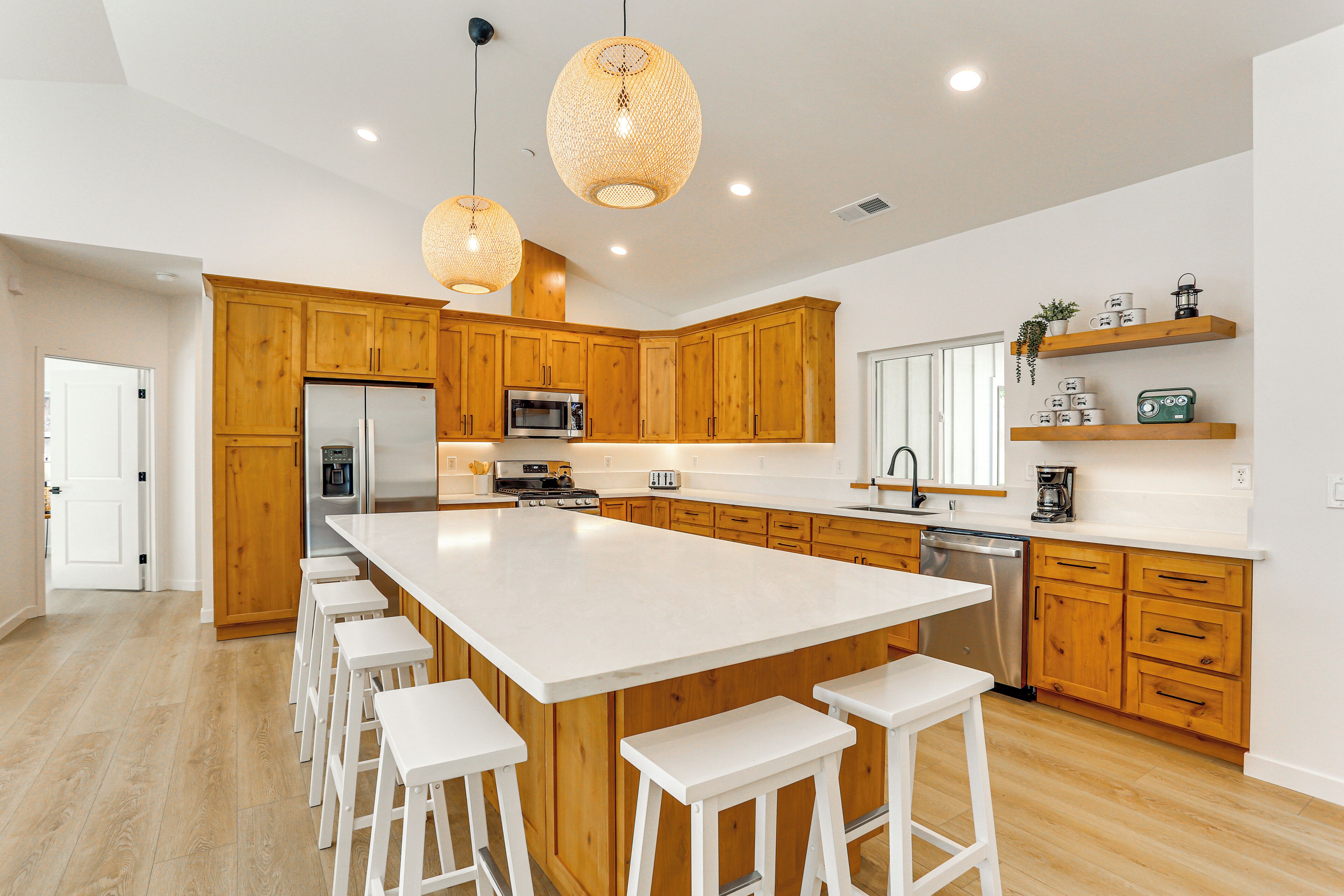 Fridge, microwave, stovetop, dishwasher